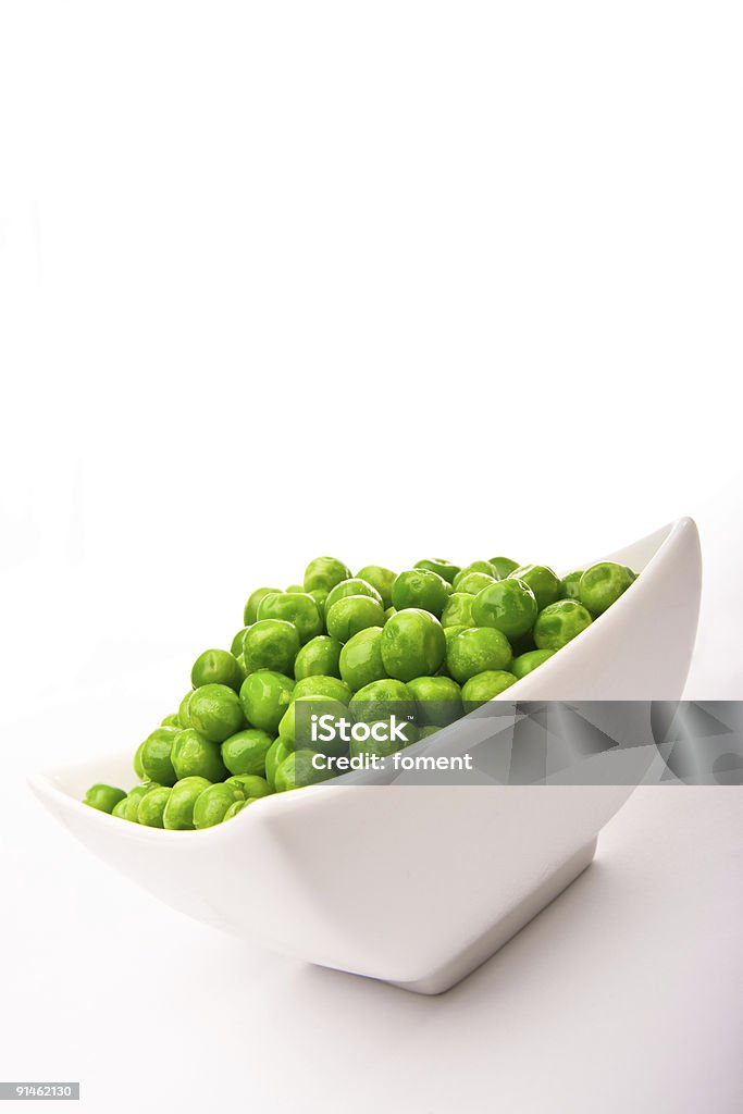 Guisantes frescos con fregadero - Foto de stock de Alimento libre de derechos