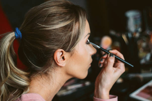 istock Bit of eye shadow and we're good to go 914625080