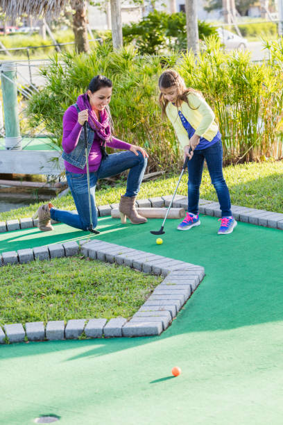 istock Moher and daughter playing miniature golf 914633096