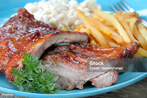 Plano Aproximado Costelas Bbq - Fotografias de stock e mais imagens de Almoço - Almoço, Batata Frita - Lanche, Batatas Preparadas