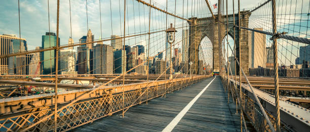 istock Famous Brooklyn Bridge in the morning 914655624
