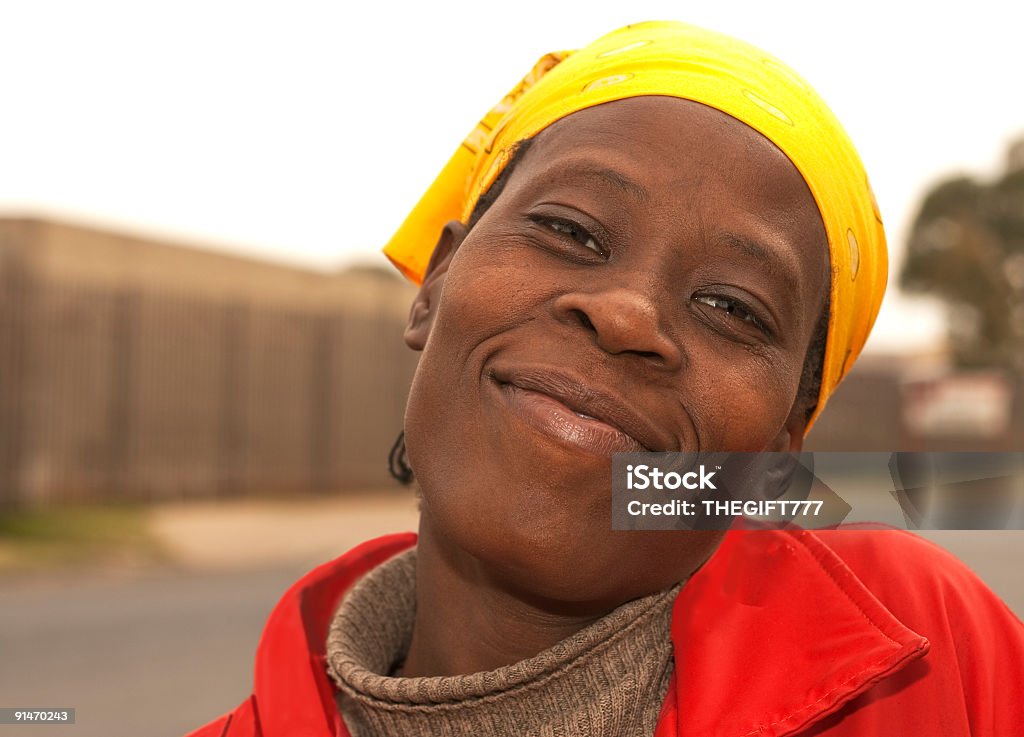 Felice donna africana e contenuti - Foto stock royalty-free di Johannesburg