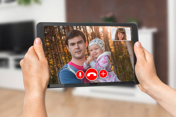 woman online talking with her family - video call concept - couple laptop computer digital tablet imagens e fotografias de stock