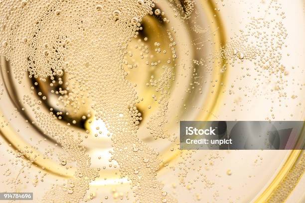 Viele Kleine Bläschen In Ein Champagnerglas Stockfoto und mehr Bilder von Schaumwein - Schaumwein, Blase - Physikalischer Zustand, Prosecco