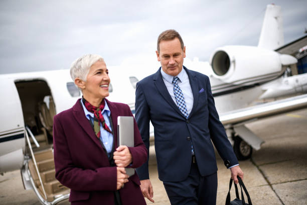 istock Couple at the airport 914792692