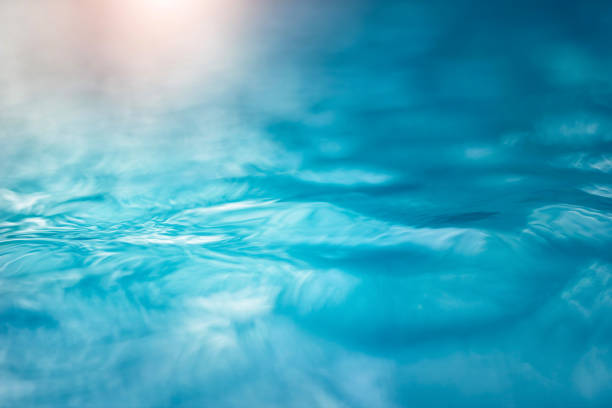 iluminación de fondo en la piscina de agua. concepto de fondo resumen - wave sea storm water fotografías e imágenes de stock