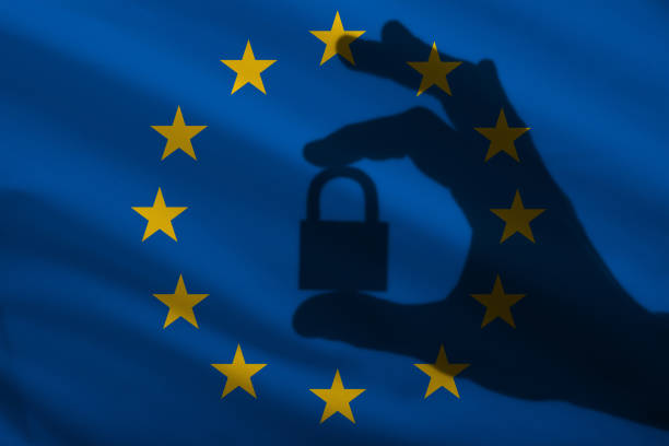 European Union closed lock in the hand. Import and export of goods from the world market of trade is prohibited. Closed borders for tourists and immigrants. Epidemic virus in the country. Top Secret Information la unión europea cerró la cerradura en la mano. se prohíbe la importación y exportación de productos del mercado mundial de comercio. fronteras cerradas para los turistas y los inmigrantes. virus de la epidemia en el país. información secreta superior
