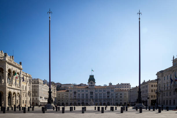 istock Square Unit of Italy - Trieste - Italy 914810452