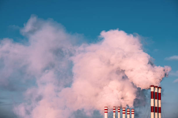 power plant smokes. carbon footprint. - kyoto accord fotos imagens e fotografias de stock