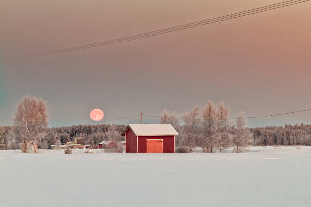 восход солнца и супер луна - winter finland agriculture barn стоковые фото и изображения