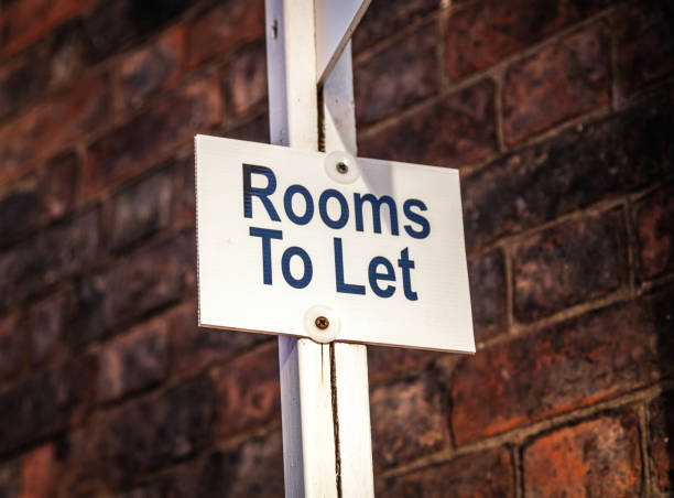 istock Rooms to let sign 914814094