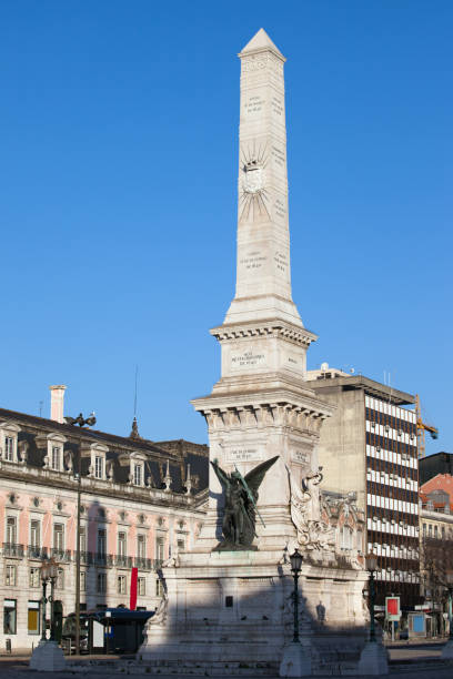 istock Monument on Restauradores Square in Lisbon 914814264