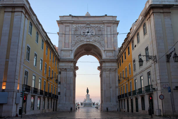 istock Rua Augusta Arch at Dawn in Lisbon 914818140