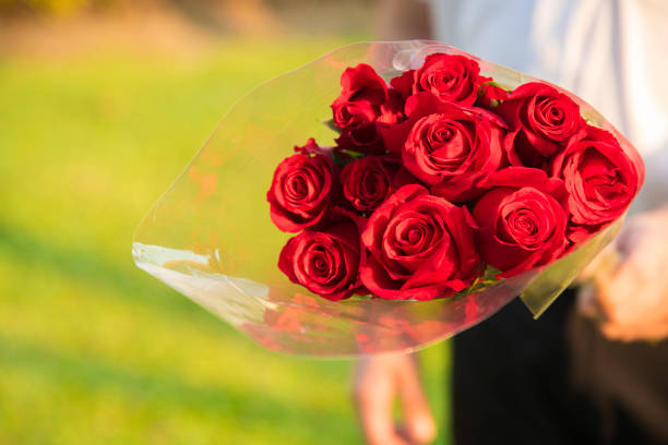 istock Giving roses to a a woman 914823778