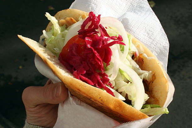 doner kebab/döner - geschnetzeltes fotografías e imágenes de stock