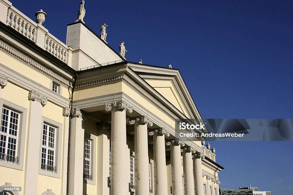 Museu do mit Säulenportal Fridericianum em Kassel - Foto de stock de Alemanha royalty-free