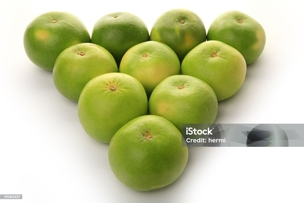 Verde grapefruits no fundo branco - Foto de stock de Amarelo royalty-free