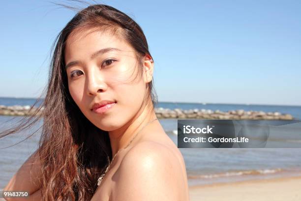 Foto de Asian Beach Retrato e mais fotos de stock de Índio Americano - Índio Americano, Mulheres, Tribo Norte-Americana