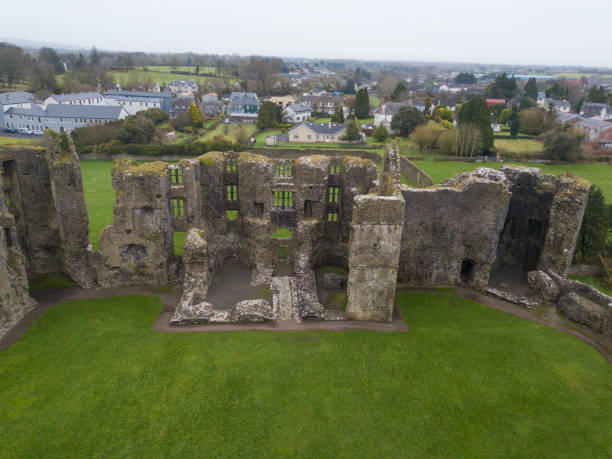 istock Aerial view of an ancient castle, Ireland. 914842034