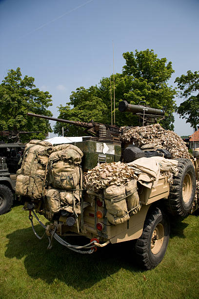 land rover sas - car individuality military 4x4 imagens e fotografias de stock