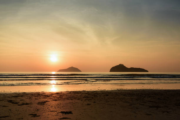 istock Majestic Sunrise over Ocean, Thailand 914846304