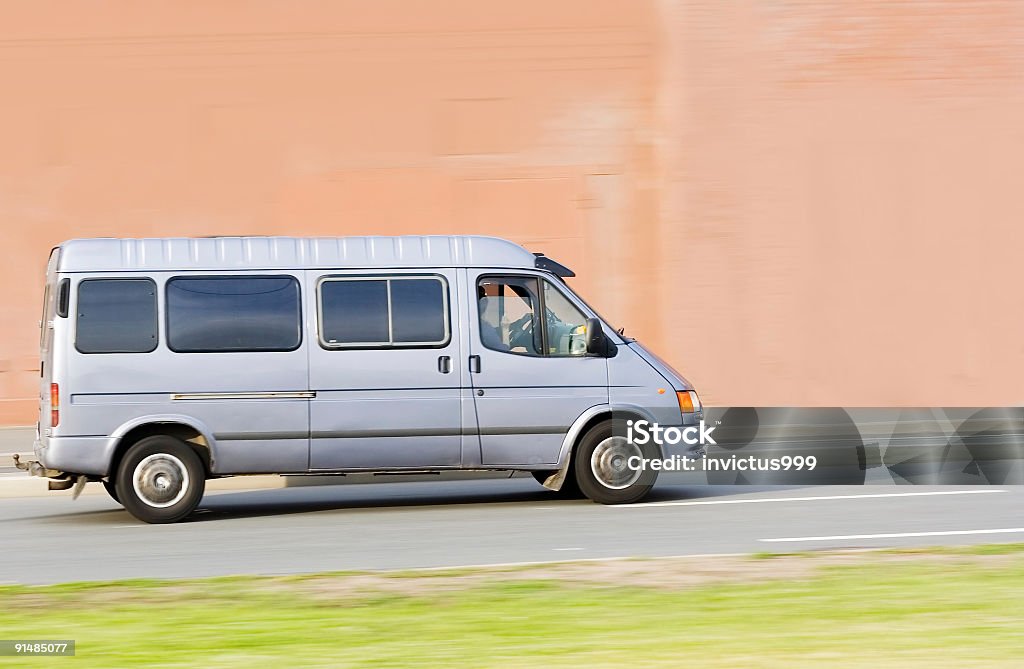 Ônibus em branco branco prata de negócios de veículos "series - Foto de stock de Placa de Trem de Aeroporto royalty-free