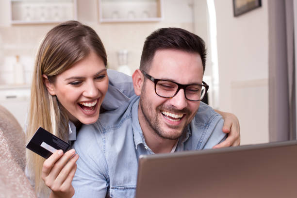 istock Young couple shopping online 914857788