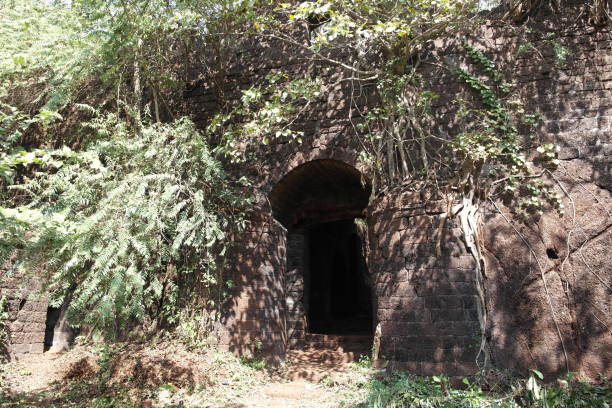 istock Stone walls of an ancient fort 914871658