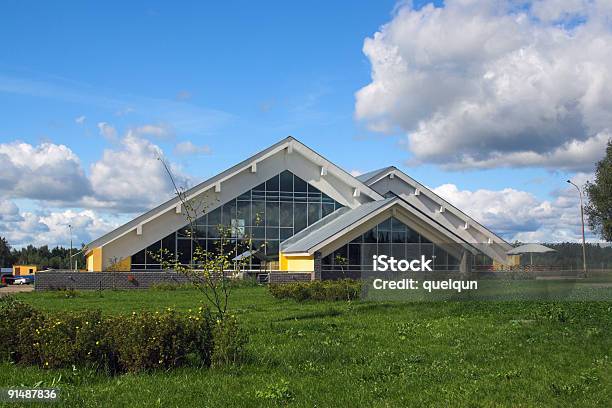 Edificio Moderno - Fotografie stock e altre immagini di Acqua - Acqua, Affari, Architettura