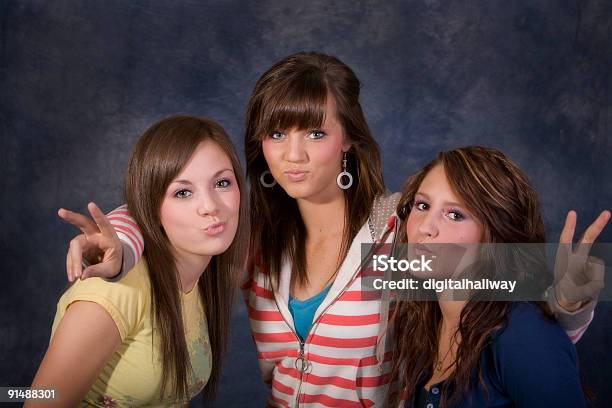 Tres Las Bellezas Foto de stock y más banco de imágenes de 16-17 años - 16-17 años, 18-19 años, A la moda