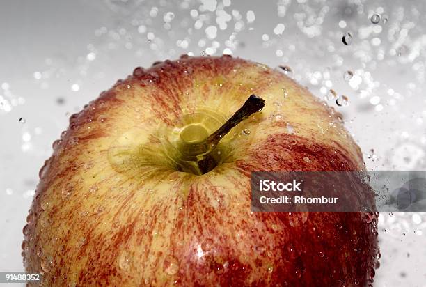 Apple Stockfoto und mehr Bilder von Apfel - Apfel, Farbbild, Fotografie