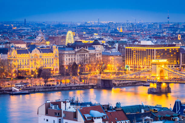 istock Budapest, Hungary - Chain Bridge and Danube River 914883940