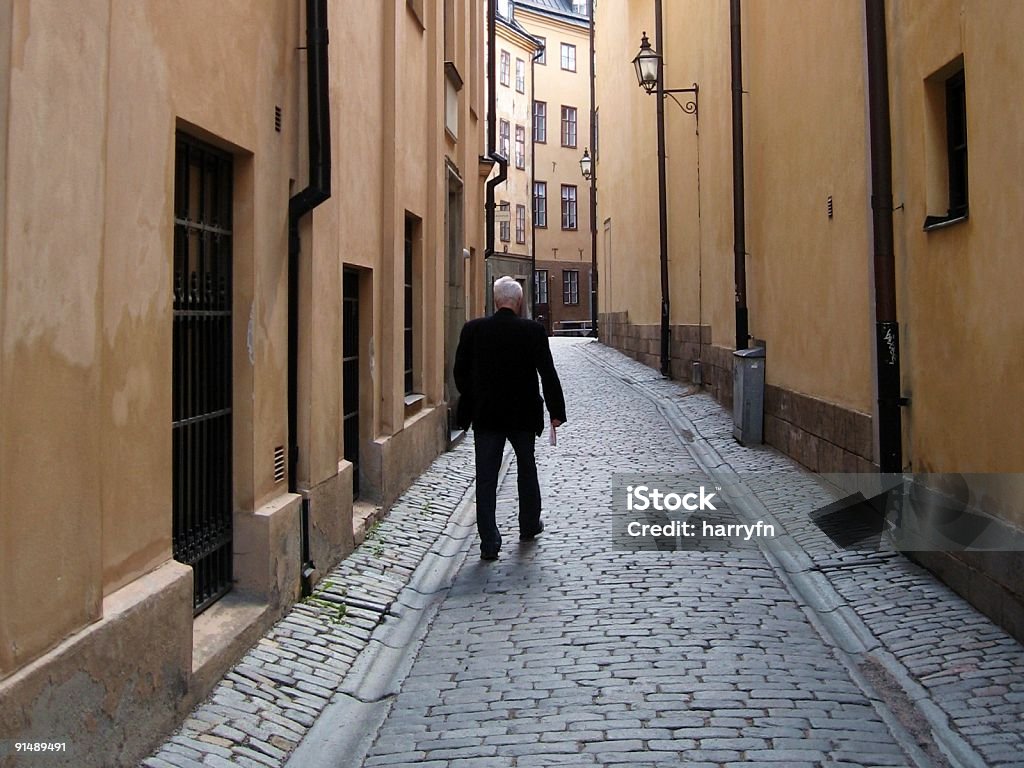 Бизнесмен в Старый город - Стоковые фото Люди роялти-фри