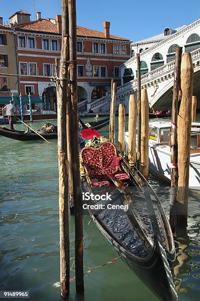 Góndola En Venecia Foto de stock y más banco de imágenes de Agua - Agua, Canal - Corriente de agua, Color - Tipo de imagen