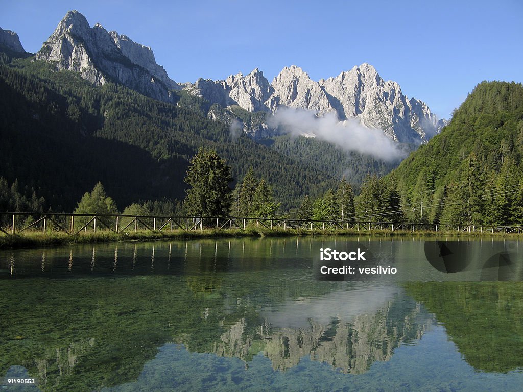 Lago alpino - Foto stock royalty-free di Acqua