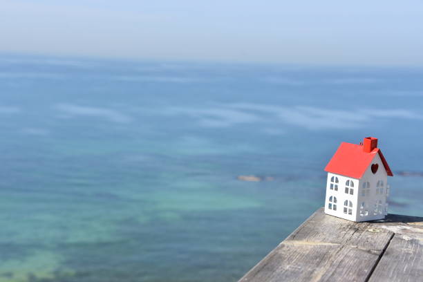 istock Miniature home on the sea 914905732