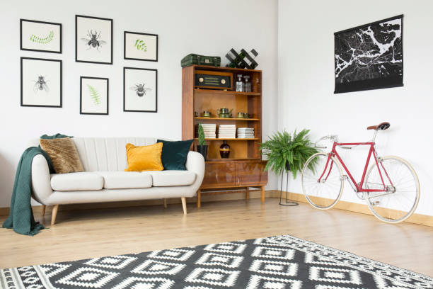 istock Vintage living room with bicycle 914906032