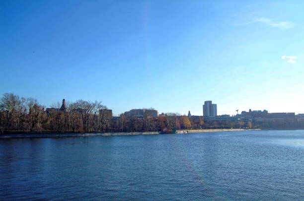istock Moscow river in autumn on a Sunny day 914917296
