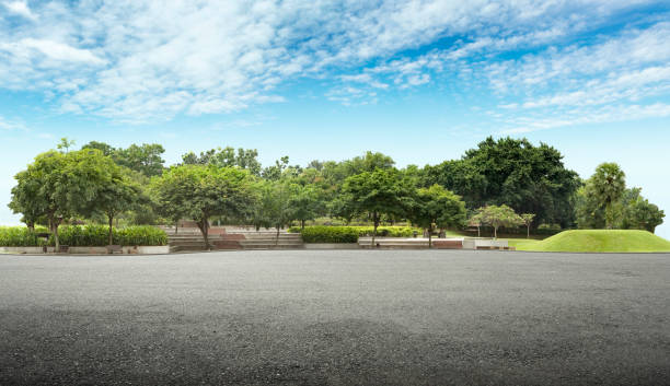 istock Empty street at the nice and comfortable great garden 914917740