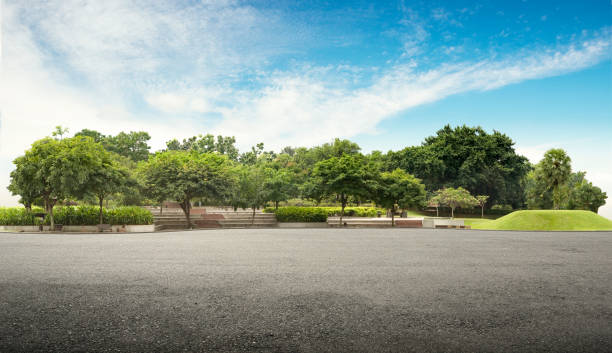 istock Empty street at the nice and comfortable great garden 914917756
