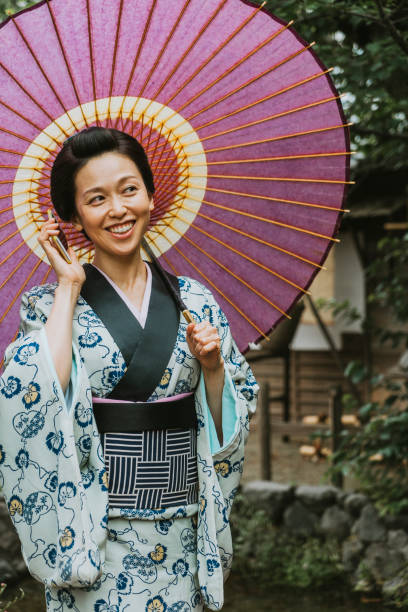 istock Young japanese woman making a call 914924898