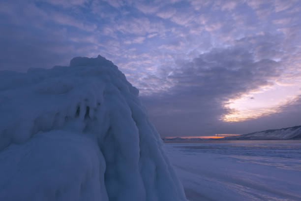 istock The icy splashes on cape Hadarta 914926184