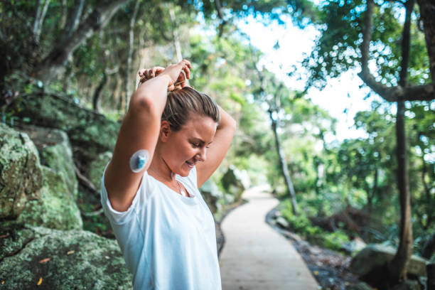 istock Young sporty woman getting ready for training 914929020