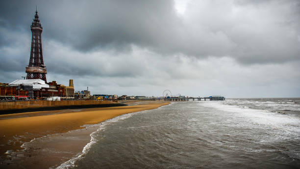 view on south from north pier - north pier imagens e fotografias de stock