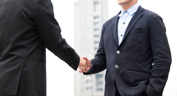 istock Businessman making handshake agreement. concept cooperation. panoramic banner with copy space. 914932792