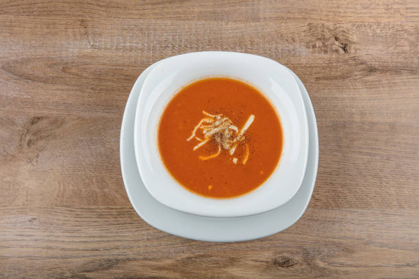istock Cheese Croutons in Roasted Tomato Soup 914933418