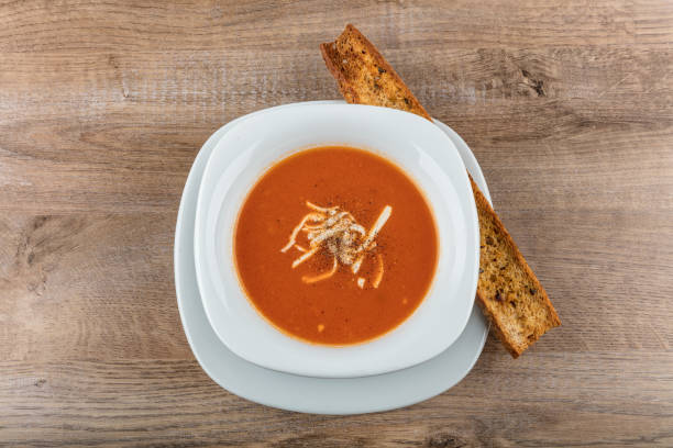 istock Cheese Croutons in Roasted Tomato Soup 914936972