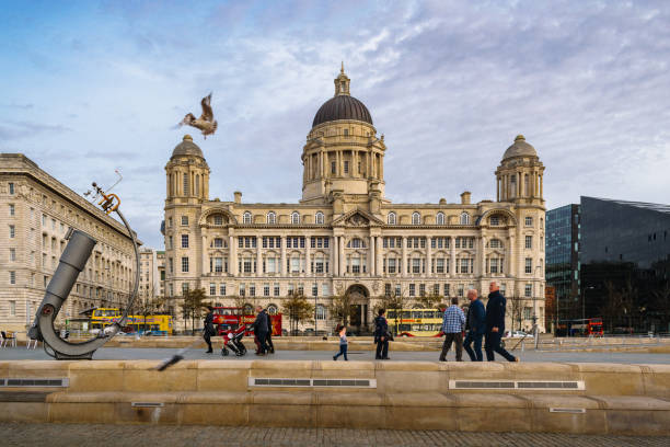 здание порта ливерпуля - liverpool western europe northwest england port of liverpool стоковые фото и изображения