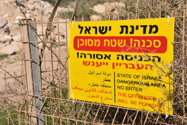 istock DANGEROUS AREA, NO ENTER- SIGN 914956212