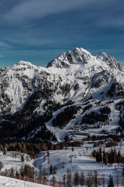 istock Skiing At Nassfeld Carinthia Austria 914960104
